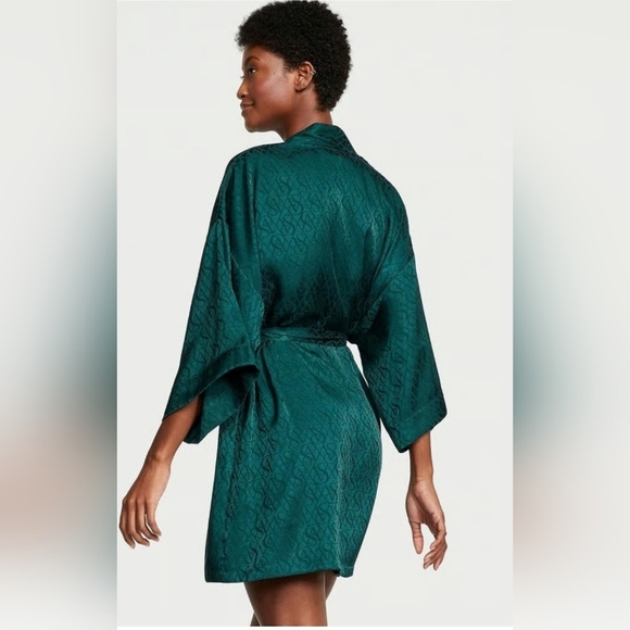 Victoria's Secret Green Satin Kimono Robe Size M - Picture 2 of 9